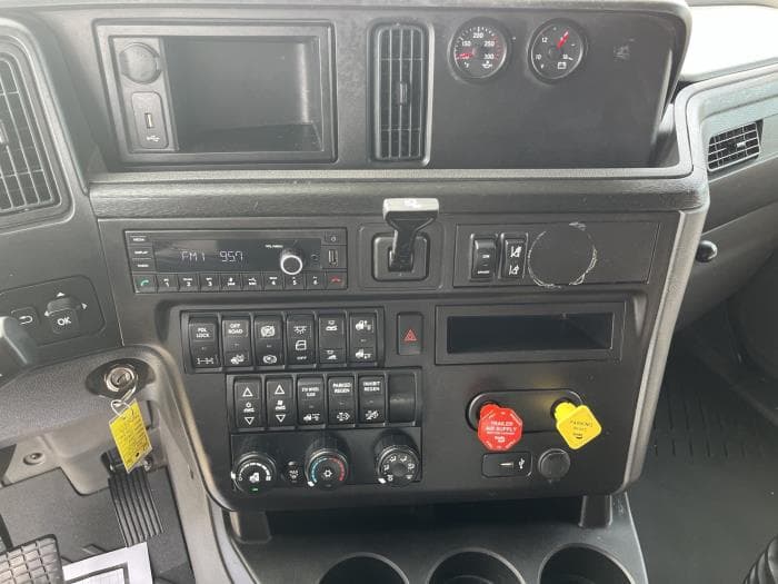 2023 International LT — photo 13