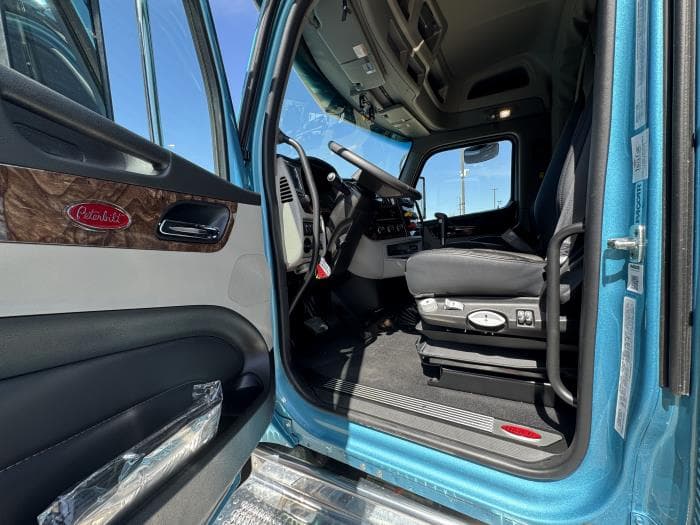 2027 Peterbilt 589 in Houston, TX — photo 13
