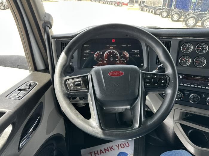 2022 Peterbilt 579 — photo 7