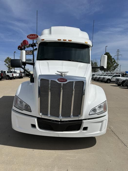 2022 Peterbilt 579 — photo 4