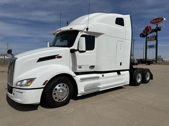 2022 Peterbilt 579 — photo 2