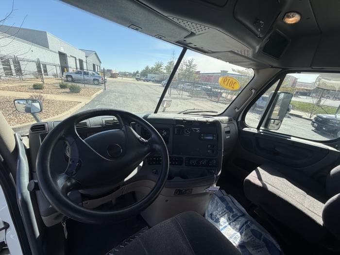 2019 Freightliner Cascadia — photo 18