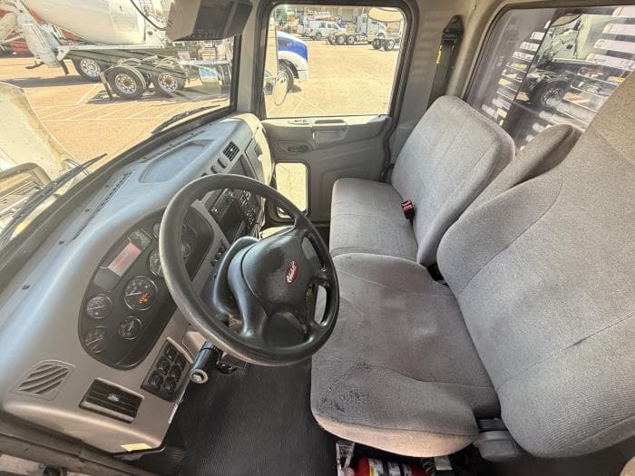 2019 Peterbilt — photo 14