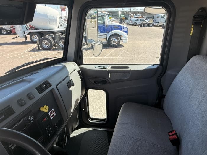 2019 Peterbilt — photo 17
