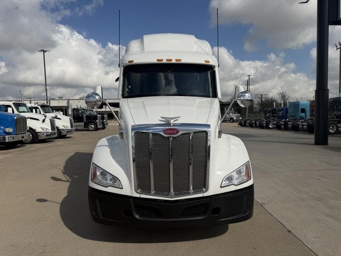 2024 Peterbilt 579 — photo 9