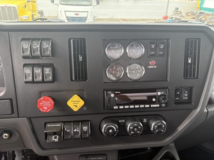 2026 Peterbilt 548 — photo 13