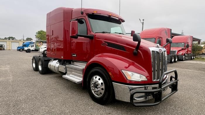 2022 Peterbilt 579 — photo 9