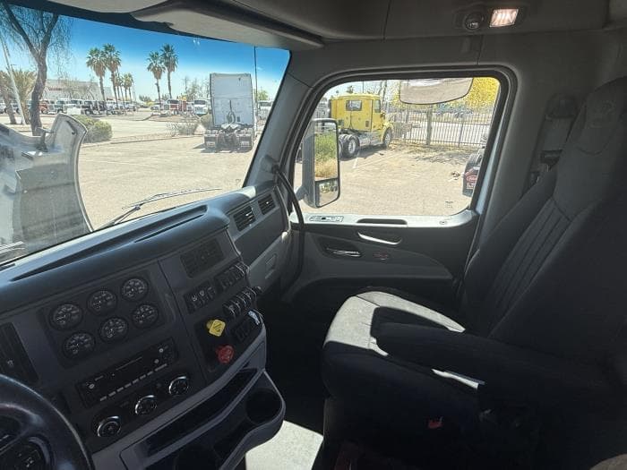 2023 Peterbilt 579 — photo 14
