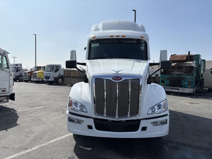 2027 Peterbilt 579 in Sylmar, CA — photo 3
