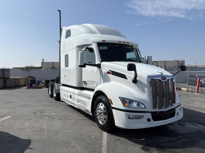 2027 Peterbilt 579 in Sylmar, CA — photo 4