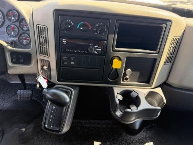 2019 International 4300 — photo 10