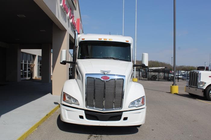 2023 Peterbilt 579 — photo 3