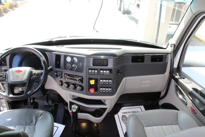 2023 Peterbilt 579 — photo 17