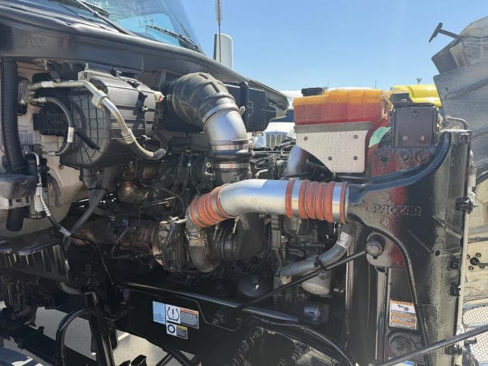 2021 Peterbilt 567 — photo 22