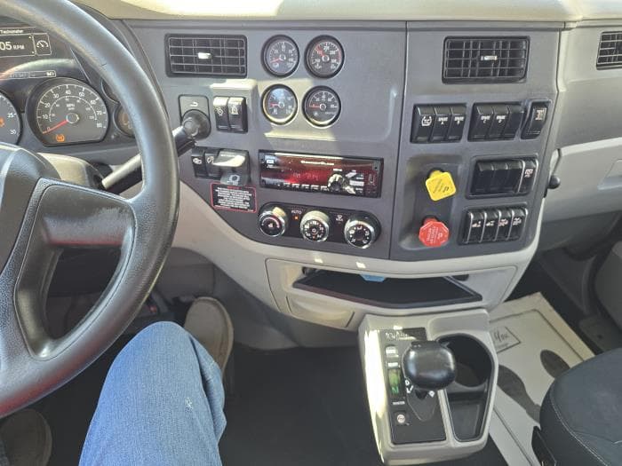 2020 Peterbilt 567 — photo 10