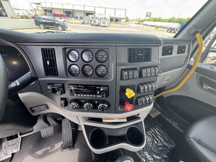 2027 Peterbilt 567 in Houston, TX — photo 18