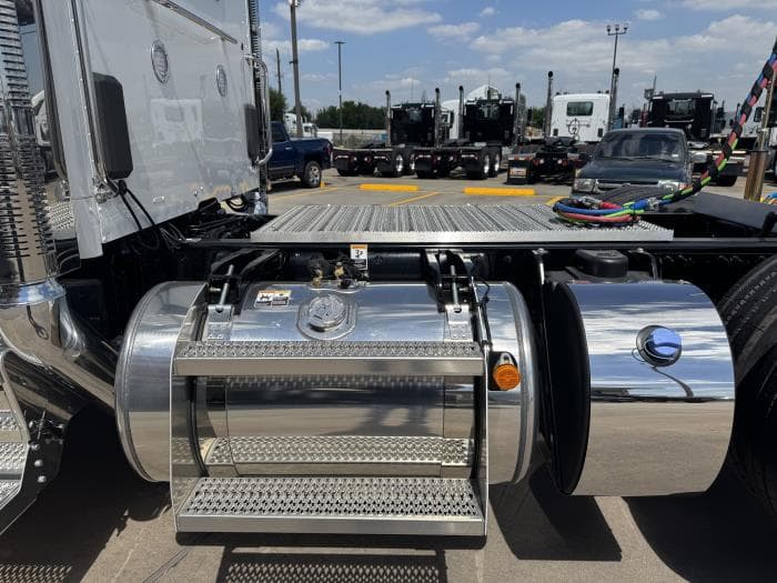2027 Peterbilt 589 in Houston, TX — photo 13