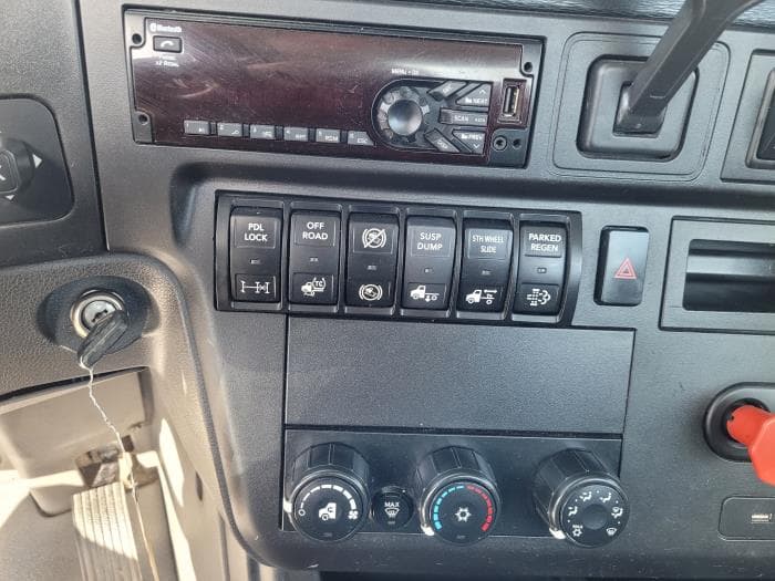 2020 International LT — photo 18