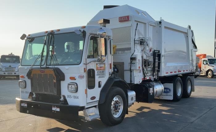2025 Peterbilt 520 — photo 3