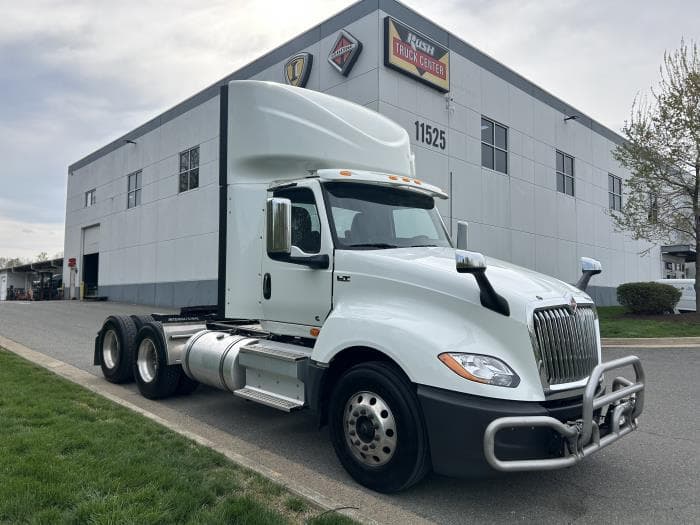 2023 International LT — photo 3