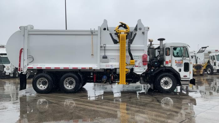 2025 Peterbilt 520 — photo 6