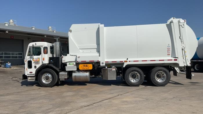 2025 Peterbilt 520 — photo 5