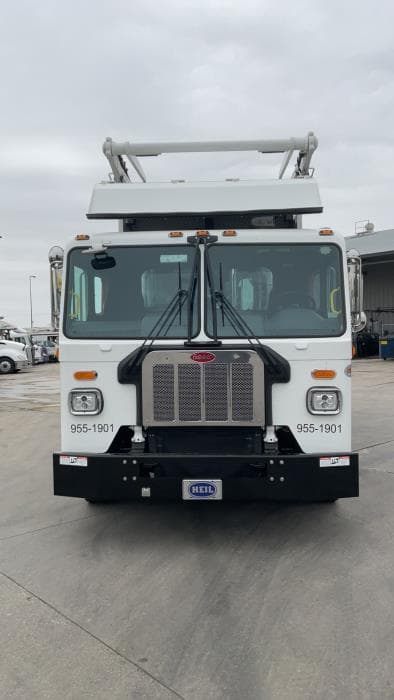 2025 Peterbilt 520 — photo 4