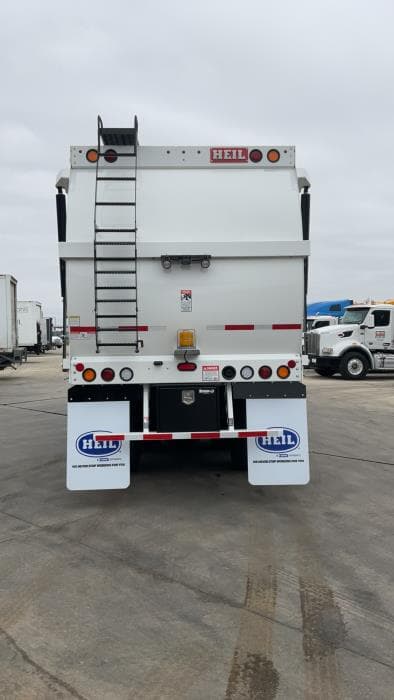 2025 Peterbilt 520 — photo 6