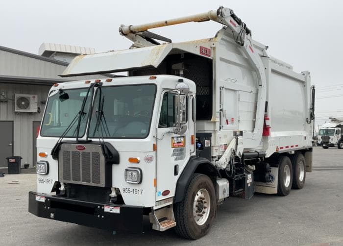 2025 Peterbilt 520 — photo 2
