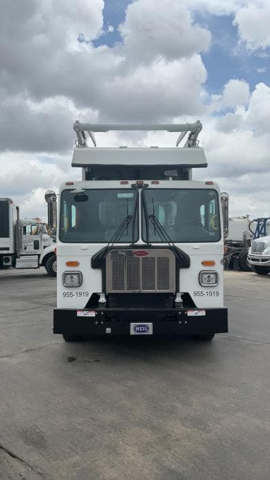 2025 Peterbilt 520 — photo 4