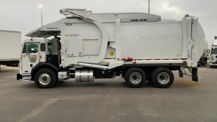 2025 Peterbilt 520 — photo 5