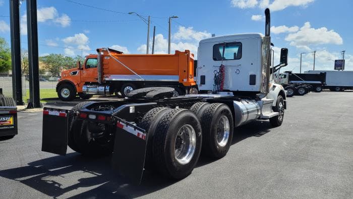 2020 Peterbilt 567 — photo 9