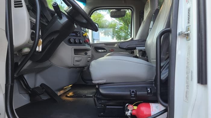 2020 Peterbilt 567 — photo 17