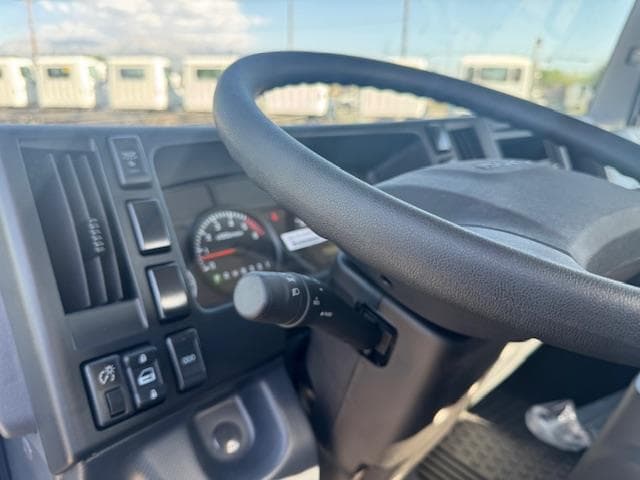 2026 Isuzu NRR — photo 12
