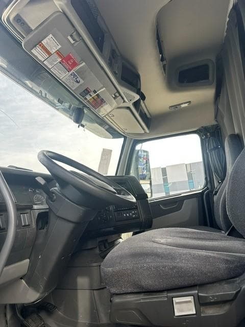 2018 Volvo VNR 640 — photo 5