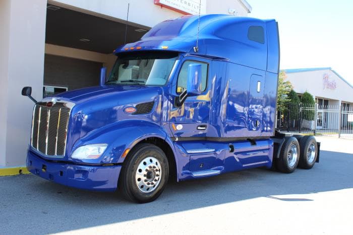 2022 Peterbilt 579 — photo 2