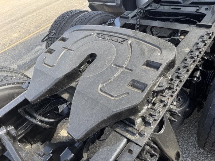 2021 International LT — photo 4
