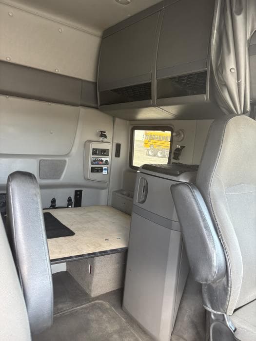2021 International LT — photo 10