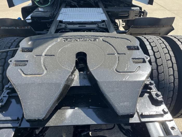 2022 International LT — photo 6