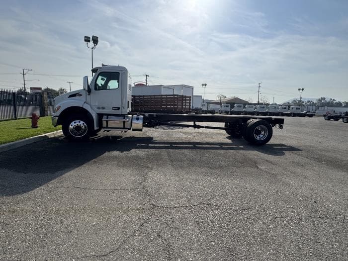 2027 Peterbilt 537 — photo 9