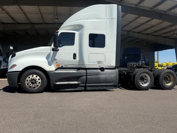 2022 International LT — photo 6