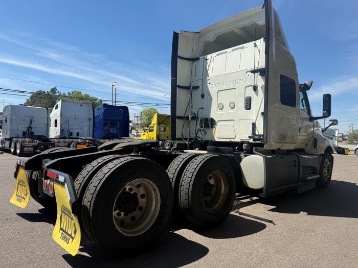 2022 International LT — photo 12