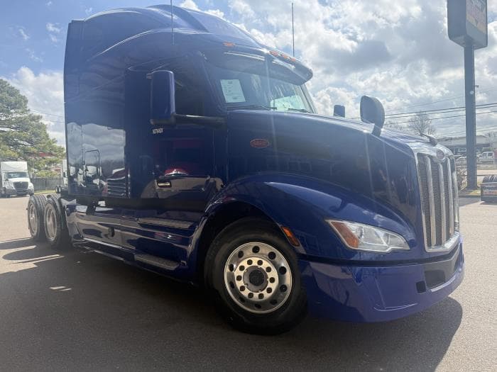 2022 Peterbilt 579 — photo 2