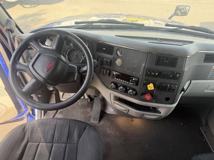 2022 Peterbilt 579 — photo 21