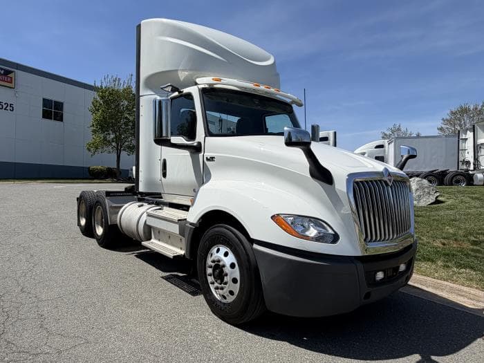 2022 International LT — photo 4
