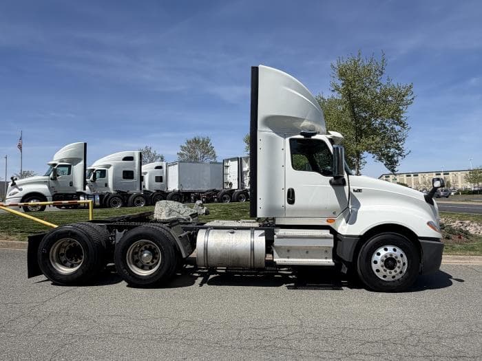 2022 International LT — photo 5
