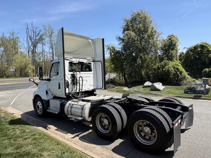 2022 International LT — photo 8