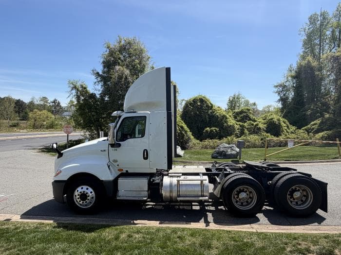 2022 International LT — photo 9