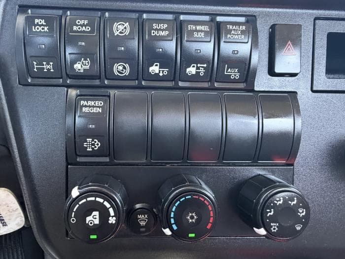 2022 International LT — photo 17