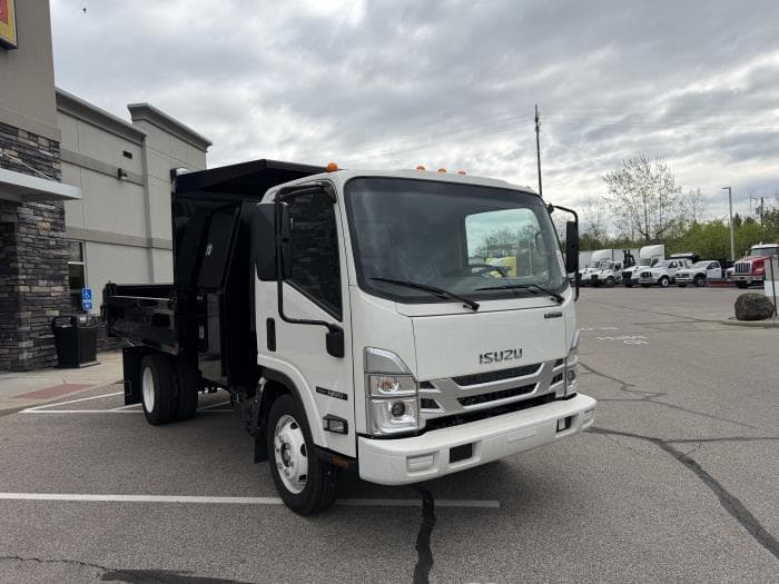 2025 Isuzu NRR in Cincinnati, OH — photo 3
